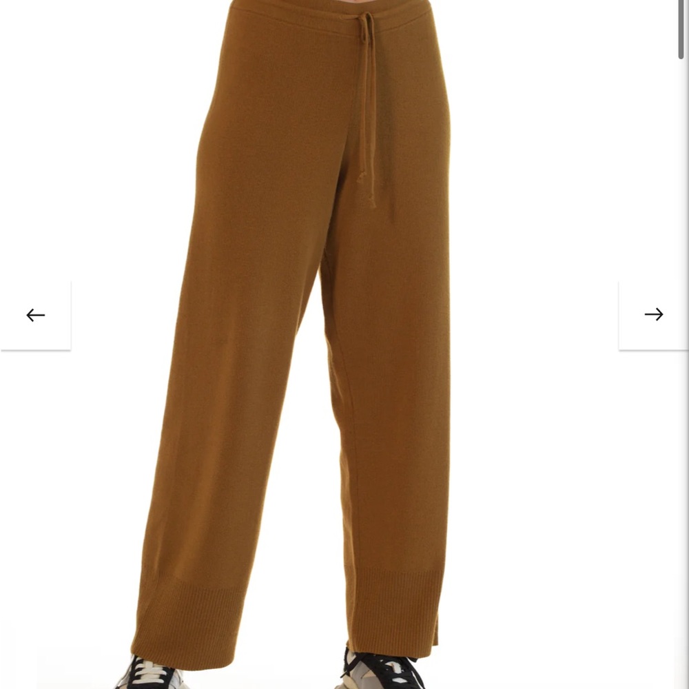 Paper label knit pants